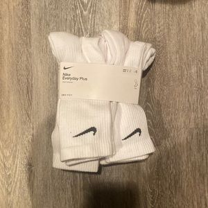 nike socks size 8-12 men or 10-13 women’s